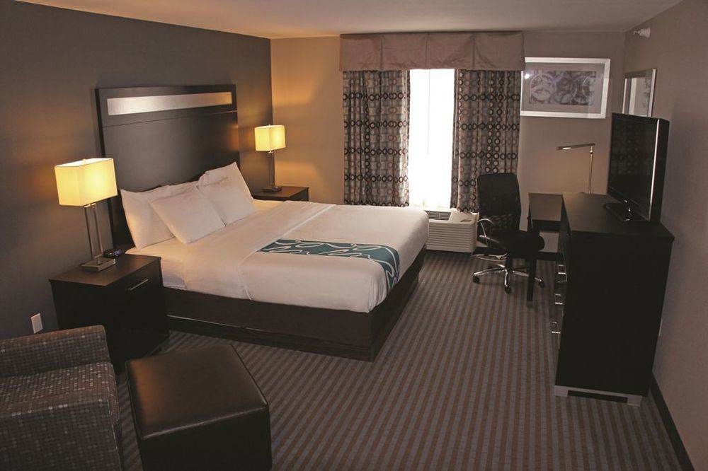 La Quinta Inn & Suites Casino And Bar By Wyndham Glendive Room photo